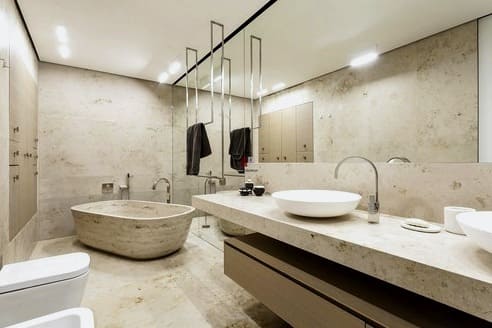 Notranjost kopalnice v modernem slogu