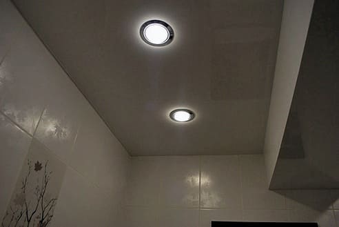 Reflektorji skriti v stropu