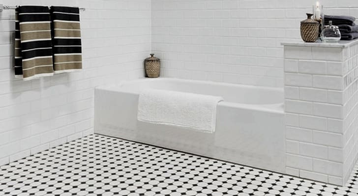 Vinilne ploščice za stene in tla v kopalnici