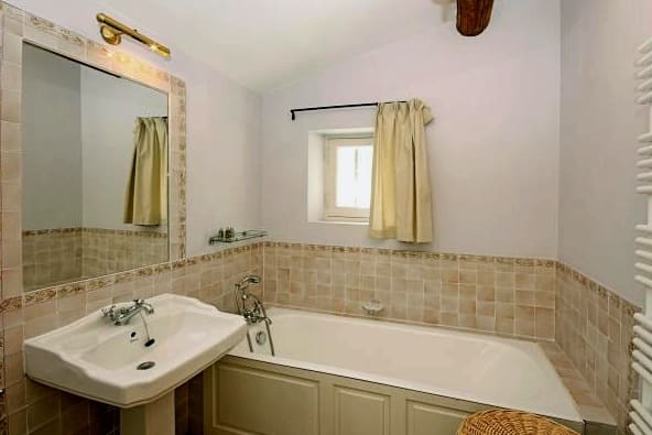 Majhne kopalnice v slogu Provence