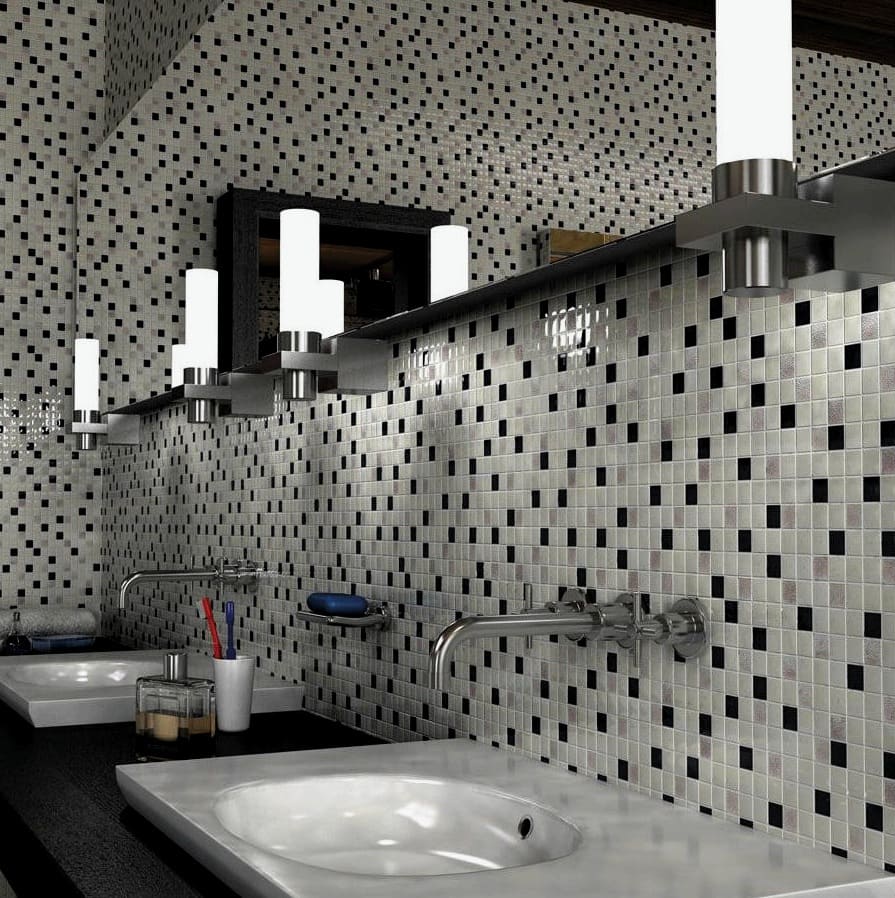 črno-bel kopalniški mozaik